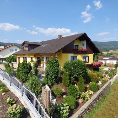 Scenic Apartment With Balcony Garden Deckchairs Barbecue Gleißenberg Екстериор снимка