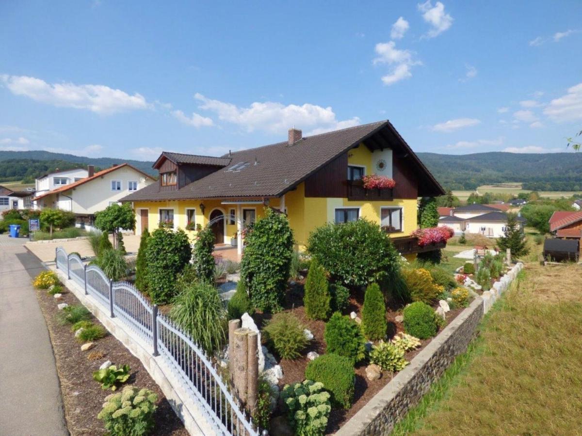 Scenic Apartment With Balcony Garden Deckchairs Barbecue Gleißenberg Екстериор снимка