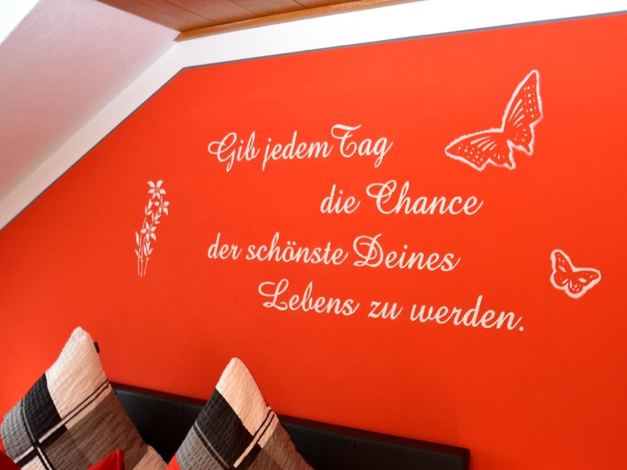 Scenic Apartment With Balcony Garden Deckchairs Barbecue Gleißenberg Екстериор снимка