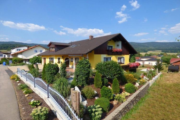 Scenic Apartment With Balcony Garden Deckchairs Barbecue Gleißenberg Екстериор снимка