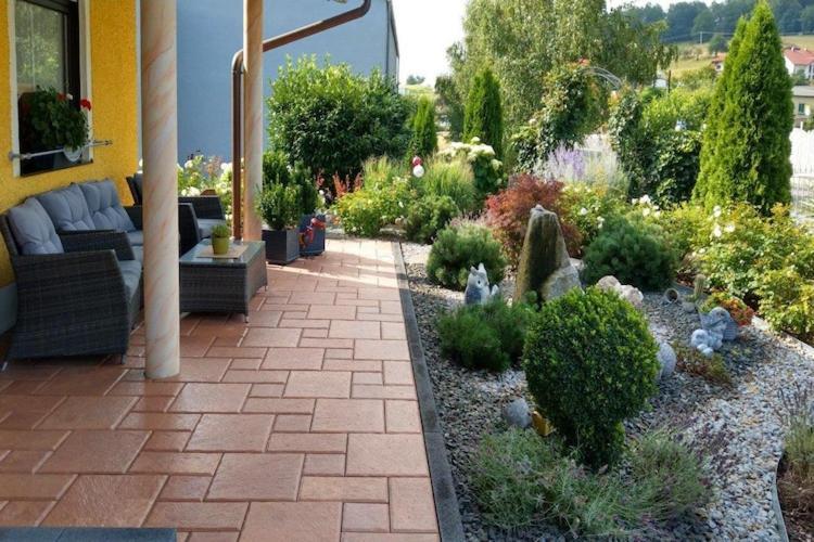 Scenic Apartment With Balcony Garden Deckchairs Barbecue Gleißenberg Екстериор снимка