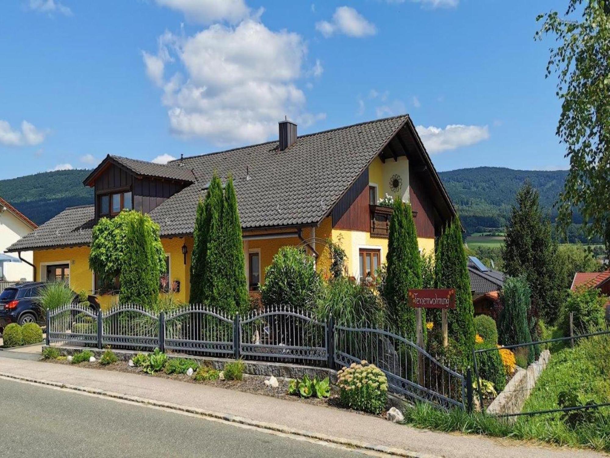 Scenic Apartment With Balcony Garden Deckchairs Barbecue Gleißenberg Екстериор снимка